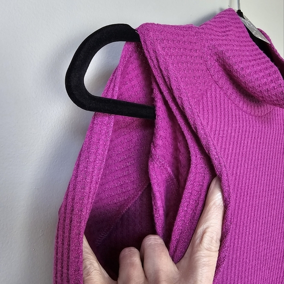 Attitudes by Renee Slit Shoulder Mock Neck Tunic in Wild Aster, Size Medium - Picture 7 of 9